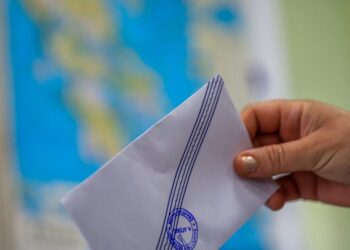 Δημοσκόπηση RealPolls: Πρωτιά για τη ΝΔ, δεύτερη η Πλεύση Ελευθερίας – Τι λένε για Καρυστιανού και Τσίπρα