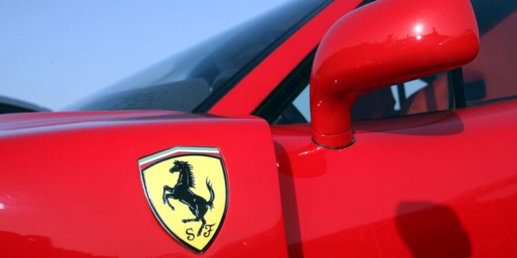 Μεγάλη απάτη με εταιρεία «φάντασμα» στην Πρέβεζα: Η πανάκριβη Ferrari, ο ΦΠΑ και η έδρα 10 τμ σε γκαράζ πολυκατοικίας