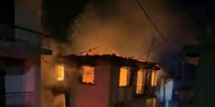 Θεσσαλονίκη: Βρέθηκε απανθρακωμένη σορός μετά από φωτιά σε σπίτι στον Σοχό