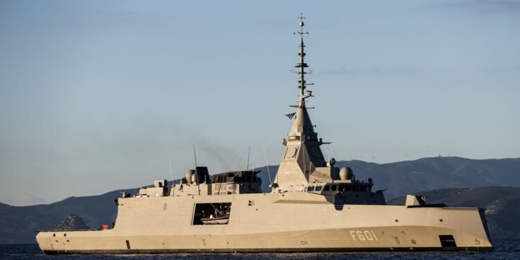 Belharra: Live η υποδοχή της φρεγάτας «Κίμων» στον ναύσταθμο της Σαλαμίνας