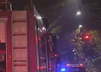 Φωτιά σε κτίριο της Προεδρίας της Δημοκρατίας στη Βασιλέως Γεωργίου – Έκλεισε ο δρόμος