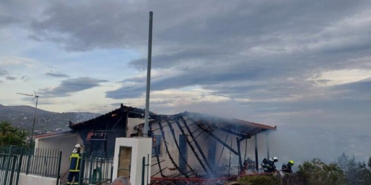 Τραγωδία στη Ραφήνα: Ηλικιωμένος βρέθηκε νεκρός μετά από φωτιά στο σπίτι του