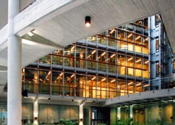 ΓΕΚ ΤΕΡΝΑ: Γιατί ορίζει τιμή-στόχο στα 49 ευρώ η Santander