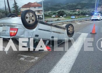 Ηλεία: Ανεμοστρόβιλος σήκωσε και τούμπαρε 2 αυτοκίνητα – Εκτεταμένες φθορές και σε αγροτικές εγκαταστάσεις