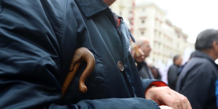 Θεσσαλονίκη: Μεθυσμένος χτύπησε και τραυμάτισε ηλικιωμένο στο κέντρο της πόλης