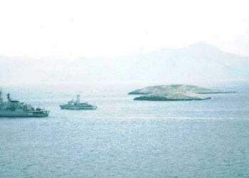 Ίμια: «Δεν έπρεπε να σηκωθεί το ελικόπτερο», λέει η αδερφή του Καραθανάση για την νύχτα της τραγωδίας