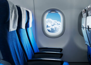 IATA: Ακριβά εισιτήρια και γεμάτα αεροπλάνα το 2026 – Lufthansa και Ryanair «κόβουν» δρομολόγια