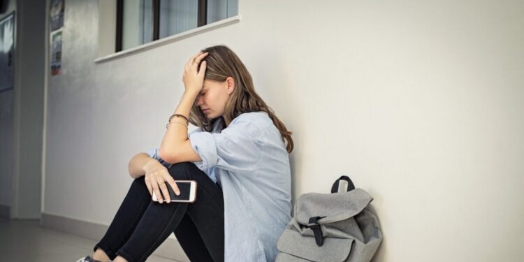 Θεσσαλονίκη: Πρώην φίλη της 17χρονης στην ομάδα που την ξυλοκόπησε – «Άντεξα να δω μόνο 10 δευτερόλεπτα από το βίντεο», λέει ο πατέρας