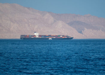 Ο υπαρξιακός κίνδυνος για το καθεστώς του Ιράν θέτει σε πρώτο πλάνο τα Στενά του Ορμούζ