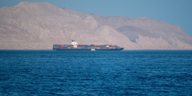 Ο υπαρξιακός κίνδυνος για το καθεστώς του Ιράν θέτει σε πρώτο πλάνο τα Στενά του Ορμούζ