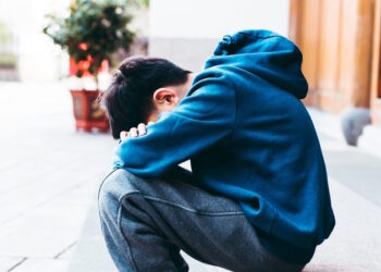 «Οι έφηβοι με κατάθλιψη είναι πιο κοντά στα AI bots παρά σε ψυχολόγους» – Καθηγητής προειδοποιεί για τους κινδύνους της Τεχνητής Νοημοσύνης