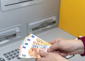 Μειώσεις φόρων, αλλαγές σε ΦΠΑ και ΕΝΦΙΑ, μισθούς και συντάξεις – Όλο το ημερολόγιο μέτρων έως το 2027