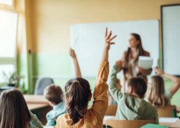 Εκπτώσεις στις τιμές εισιτηρίων για τους αναπληρωτές εκπαιδευτικούς με πρωτοβουλία Ζαχαράκη και Κικίλια