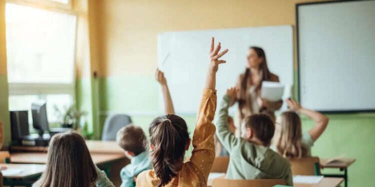 Εκπτώσεις στις τιμές εισιτηρίων για τους αναπληρωτές εκπαιδευτικούς με πρωτοβουλία Ζαχαράκη και Κικίλια