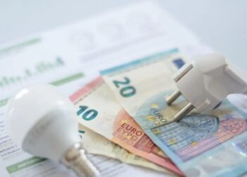 Από τα 15,8 λεπτά τα επαγγελματικά τιμολόγια ρεύματος τον Ιανουάριο