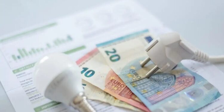 Από τα 15,8 λεπτά τα επαγγελματικά τιμολόγια ρεύματος τον Ιανουάριο