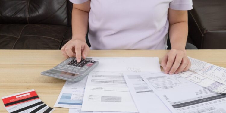 Πλεόνασμα στο 3,2% του ΑΕΠ η Ελλάδα, με ίδιου μεγέθους έλλειμμα ΕΕ και Ευρωζώνη – Πτώση στο 149,7% το ελληνικό χρέος στο γ’ τρίμηνο 2025
