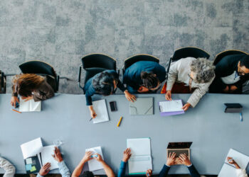 Ο ΟΟΣΑ «κλειδώνει» τον παγκόσμιο φόρο 15% – Οι αμερικανικές πολυεθνικές εξαιρούνται