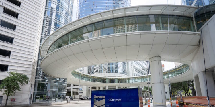 ΗΠΑ – Chevron: Στο τραπέζι η επέκταση της άδειας για το πετρέλαιο της Βενεζουέλας