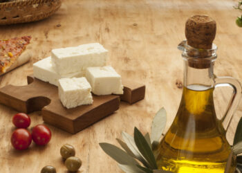 Συμφωνία ΕΕ – Mercosur: Οι εξαγωγές και τα ελληνικά προϊόντα που επηρεάζονται περισσότερο – Τι σημαίνει για φέτα, κρέας, κρασί, ελιές και λάδι