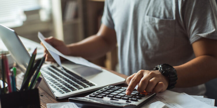 Υποχρεωτικά ηλεκτρονικά τα τιμολόγια από τις 2 Φεβρουαρίου σε επιχειρήσεις – Πώς και από πού θα εκδίδονται