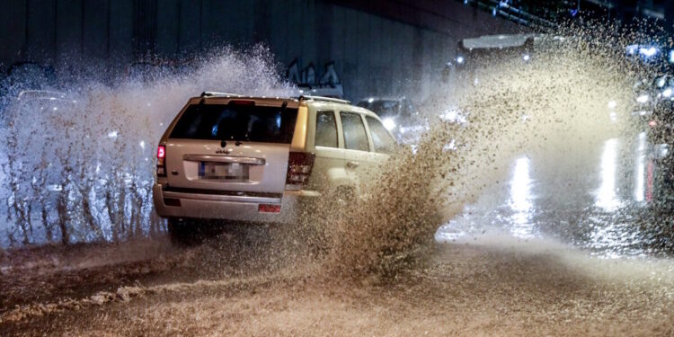 Καιρός σήμερα: Τοπικές βροχές και καταιγίδες με ανέμους 7 μποφόρ και μικρή άνοδο της θερμοκρασίας