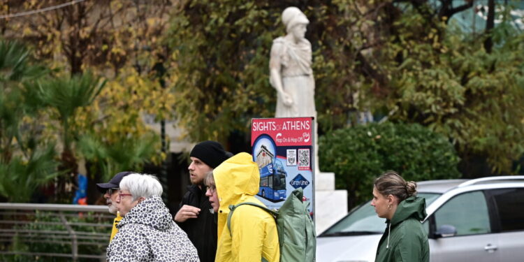 Καιρός αύριο: Τοπικές βροχές και καταιγίδες σε διάφορες περιοχές – Τα 8 μποφόρ αγγίζουν οι άνεμοι στο Αιγαίο