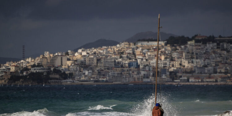 Καιρός αύριο: Ισχυροί άνεμοι 8 μποφόρ στο Αιγαίο – Βροχές και καταιγίδες σε διάφορες περιοχές της χώρας