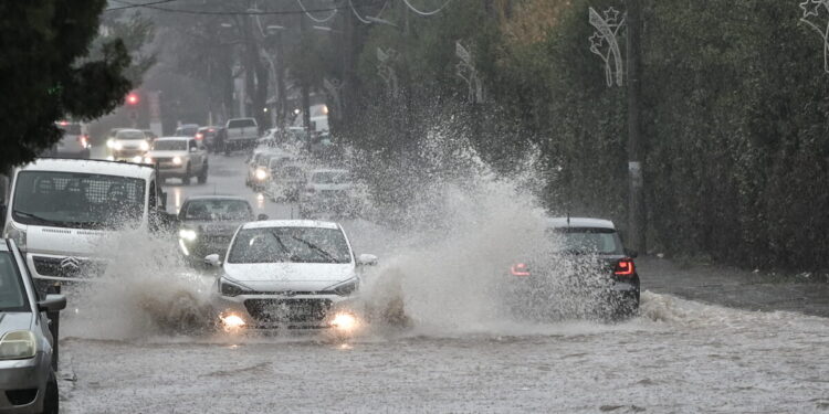 Καιρός: Για «κακοκαιρία ευρείας κλίμακας, με μεγάλα ύψη βροχής» προειδοποιεί ο μετεωρολόγος Γιάννης Καλλιάνος