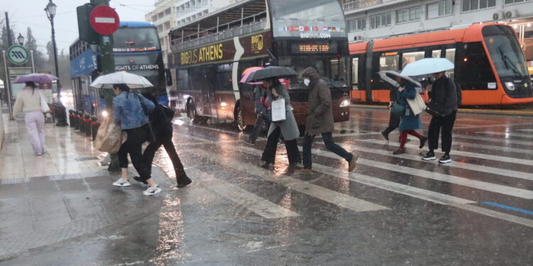 Κακοκαιρία Kristin: Βροχές, χαλάζι και ισχυροί άνεμοι σε όλη τη χώρα – Πότε «θα χτυπήσουν» την Αττική τα φαινόμενα