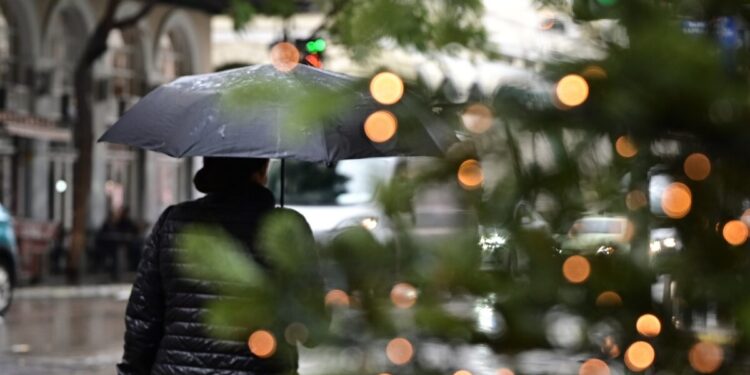 Καιρός σήμερα: Βροχές, καταιγίδες και χιόνια στα ορεινά