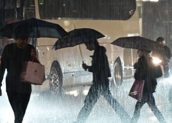 Η κακοκαιρία θα «χτυπήσει» την Αττική σε δυο φάσεις, live η πορεία της: Ήχησε το 112 σε Αχαία, Ζάκυνθο, Κεφαλονιά, Πελοπόννησο, Θεσσαλία και Σποράδες