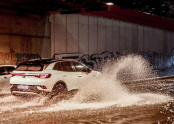 Καιρός: Πορτοκαλί συναγερμός από την ΕΜΥ για σφοδρές καταιγίδες σε όλη τη χώρα – Συστάσεις από την Πολιτική Προστασία