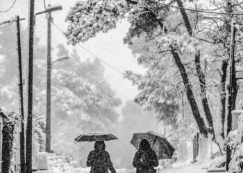 Καιρός: Έρχεται «πολική» εισβολή σε όλη τη χώρα – Κατακόρυφη «βουτιά» της θερμοκρασίας και χιόνια από την Κυριακή