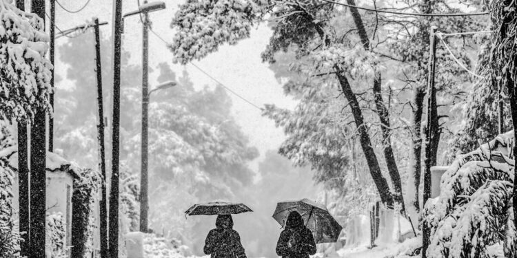 Καιρός: Έρχεται «πολική» εισβολή σε όλη τη χώρα – Κατακόρυφη «βουτιά» της θερμοκρασίας και χιόνια από την Κυριακή