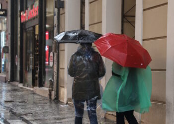 Καιρός σήμερα: Βροχές και καταιγίδες σε όλη τη χώρα με χιόνια στα ορεινά – Ισχυροί άνεμοι έως 8 μποφόρ