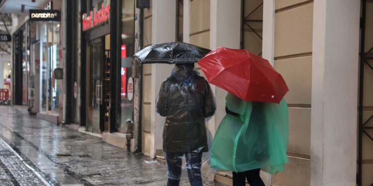 Καιρός σήμερα: Βροχές και καταιγίδες σε όλη τη χώρα με χιόνια στα ορεινά – Ισχυροί άνεμοι έως 8 μποφόρ