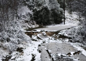 Κακοκαιρία στην Ήπειρο: Διακοπές ρεύματος, κατολισθήσεις και υπερχείλιση ποταμών – Κλειστά σχολεία σε Μέτσοβο και Τζουμέρκα