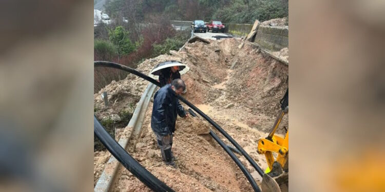 Καιρός – Ιωάννινα: «Πάθαμε απίστευτη καταστροφή» λένε οι πτηνοτρόφοι για τα 40.000 νεκρά κοτόπουλα από ανεμοστρόβιλο