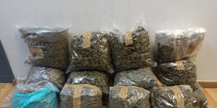 Ομόνοια: Έκρυβαν 45 κιλά κάνναβη στο αυτοκίνητό τους – Είχαν για «καβάτζες» διαμέρισμα airbnb και στούντιο ηχογράφησης