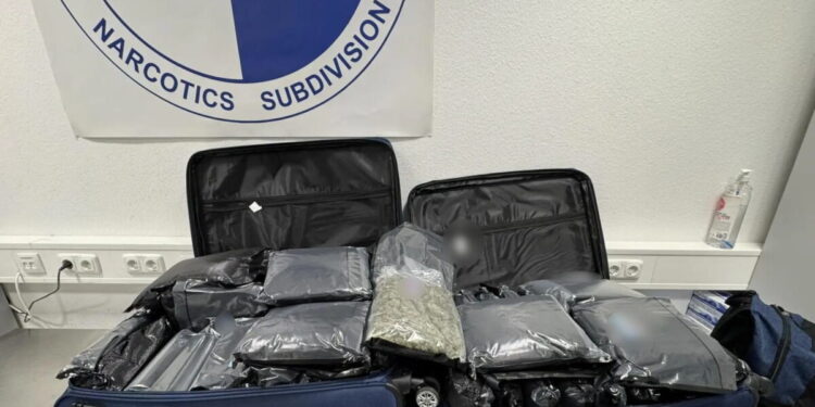 Προσπάθησαν να πετάξουν για την Ιταλία με 72 κιλά κάνναβης στις βαλίτσες τους – Τρεις συλλήψεις στο Ελ.Βενιζέλος