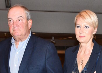 Κώστας Καραμανλής: Το τρυφερό φιλί στη Νατάσα Παζαΐτη και το πρώτο τους τσούγκρισμα μέσα στο 2026