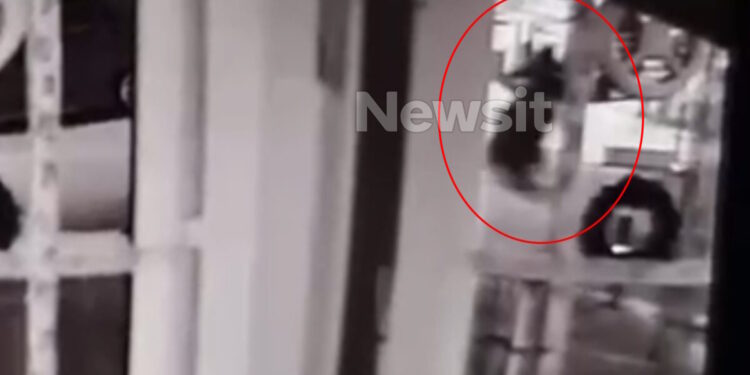 Κερατσίνι: Βίντεο ντοκουμέντο από την καταδίωξη του 15χρονου με την κλεμμένη μηχανή – Αναζητείται ο δεύτερος αναβάτης