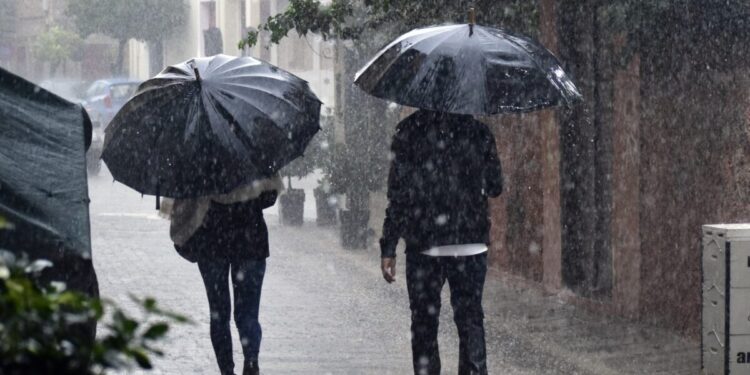 Η κακοκαιρία Kristin χτυπά για 24 ώρες με καταιγίδες Αττική, Ιόνιο και άλλες 6 περιοχές: Νέα επιδείνωση από το Σαββατοκύριακο