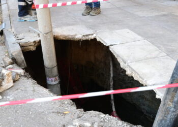 Διακοπή της κυκλοφορίας σε Βασ. Γεωργίου και Ιοφώντος λόγω καθίζησης του δρόμου