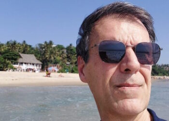 «Έβγαλε φουσκάλες στο σώμα και πέθανε από πολυοργανική ανεπάρκεια στον Παναμά», λέει συνταξιδιώτισσα της συμβολαιογράφου – Στο νοσοκομείο ο σύζυγός της