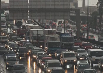 «Άνοιξαν» οι ουρανοί στην Αθήνα – Μεγάλο μποτιλιάρισμα σε Κηφισό