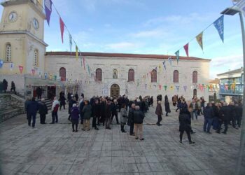 Αμφιλοχία: Συγκίνηση στο τελευταίο αντίο στον Βασίλη Γκανιάτσα (φωτο)