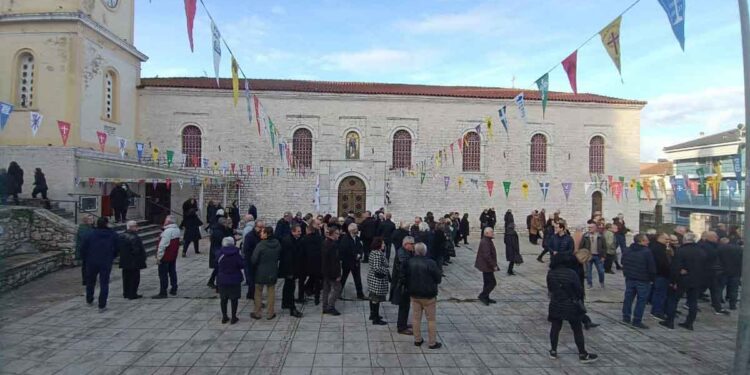 Αμφιλοχία: Συγκίνηση στο τελευταίο αντίο στον Βασίλη Γκανιάτσα (φωτο)