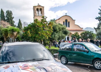 Πάτρα: Το τελευταίο «αντίο» στον 30χρονο που ξυλοκοπήθηκε μέχρι θανάτου –  Σπαραγμός στην κηδεία του